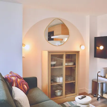Stylish Loft-style In The 10th Apartamento